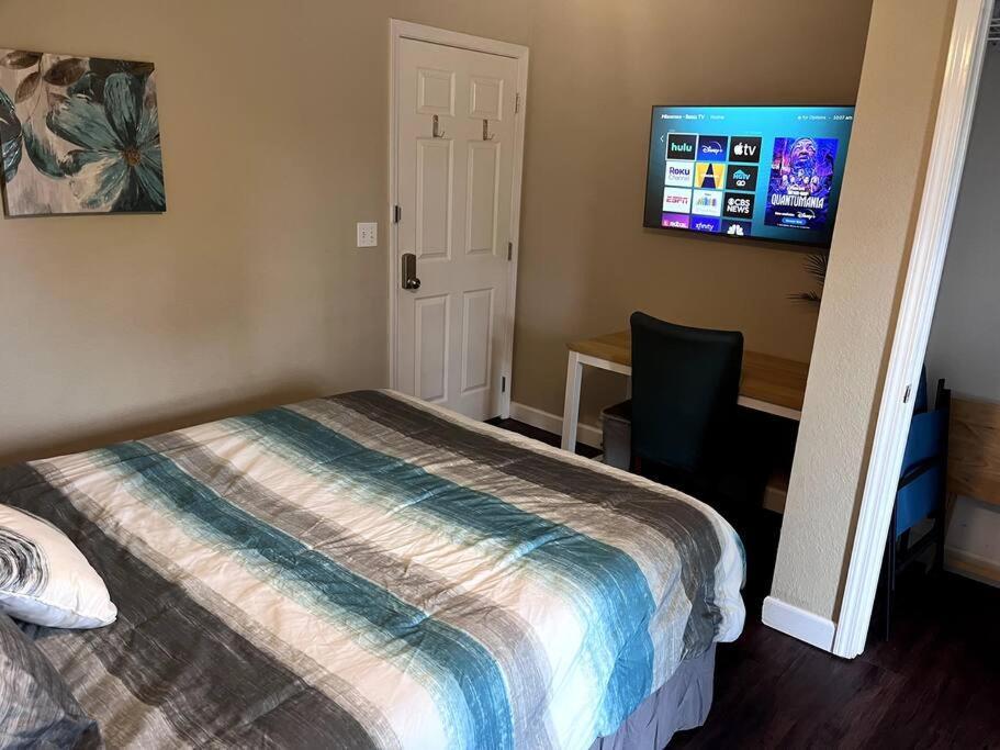 Skinny Big House In Jefferson City Εξωτερικό φωτογραφία
