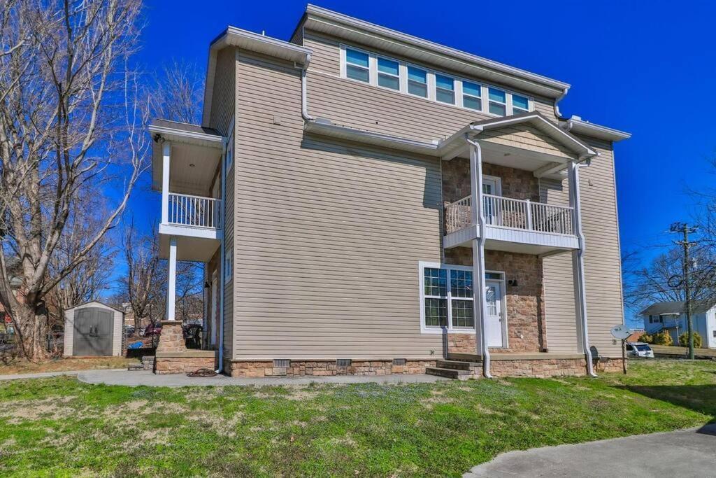 Skinny Big House In Jefferson City Εξωτερικό φωτογραφία