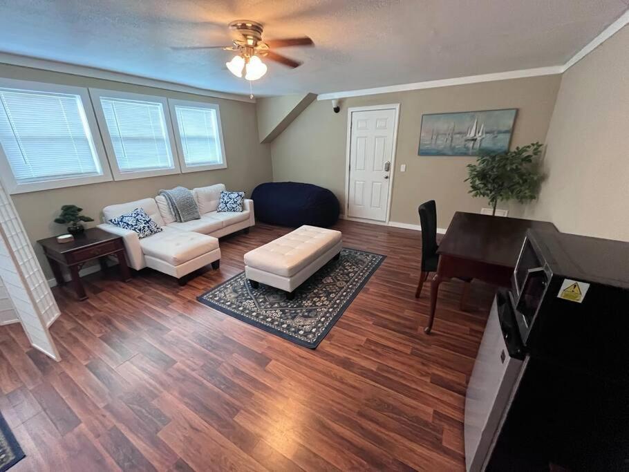 Skinny Big House In Jefferson City Εξωτερικό φωτογραφία