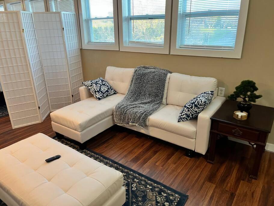 Skinny Big House In Jefferson City Εξωτερικό φωτογραφία